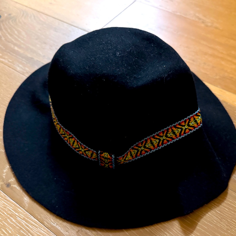 100% wool hat - forever21